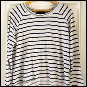 Harlowe & Graham Ivory w/ Navy Knit Top. Size M.